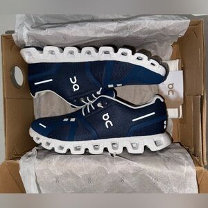 On Running CLOUD 5 womens shoes! SIZE 7, color DENIM/WHITE